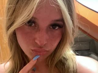 Blondie_22xx WebCAM 