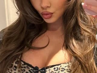 WebCAM of CHERRY_2HOT2HANDLE